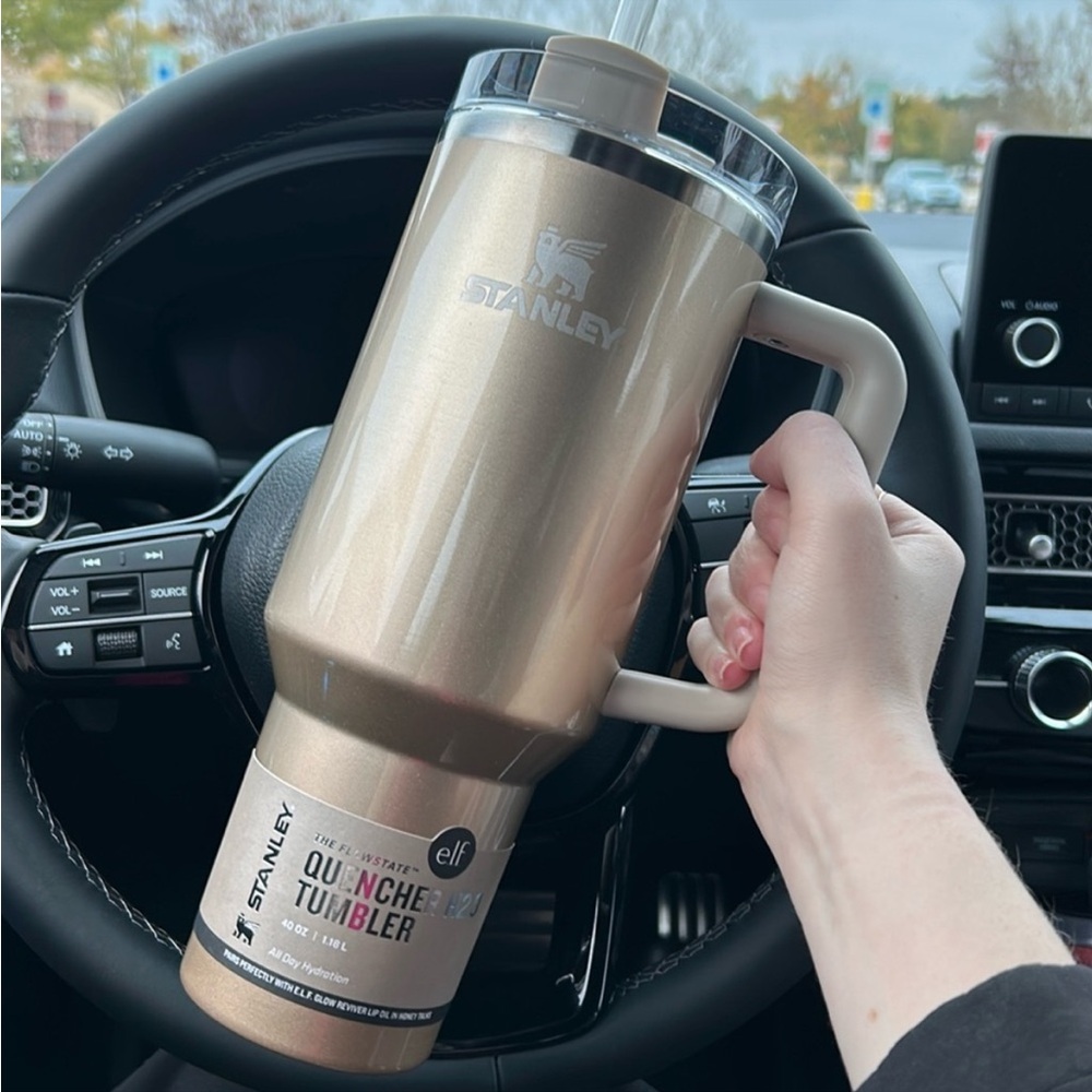 40oz Stanley X E.L.F Quencher
Tumbler, Christmas Holiday, Metallic Gold